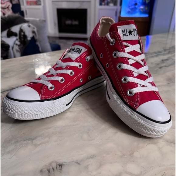 Red Converse Chuck Taylors All-Star Low Top Canvas Sneakers Unisex M(4) F(6) - Picture 3 of 16